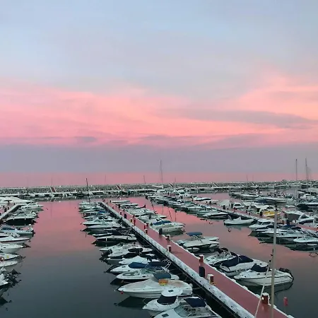 アパート 218 Puerto Banus Front Line 270 Meters マルベーリャ