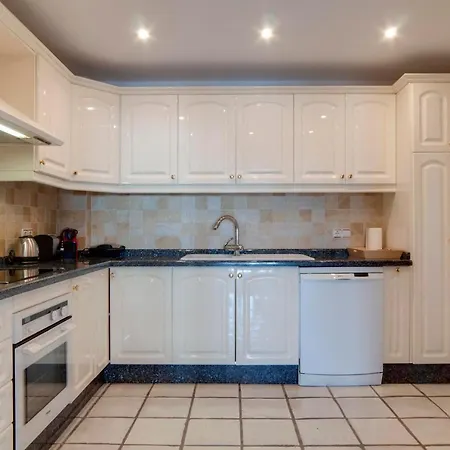 218 Puerto Banus Front Line 270 Meters アパート *