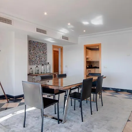 218 Puerto Banus Front Line 270 Meters Appartement Marbellac